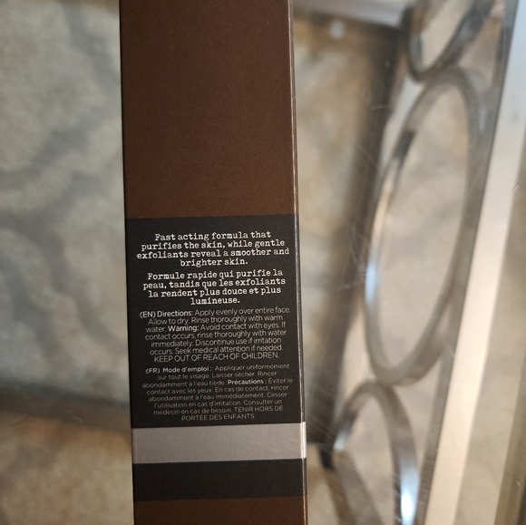 Clay exfoliating Cleanser - Picture 3 of 7